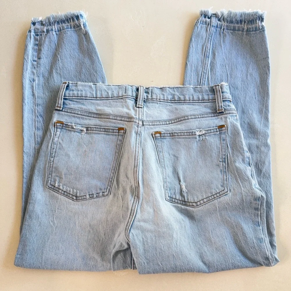 Abercrombie High Rise Mom Jean 28
